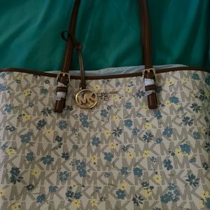 New Off-white with blue and yellow flowers